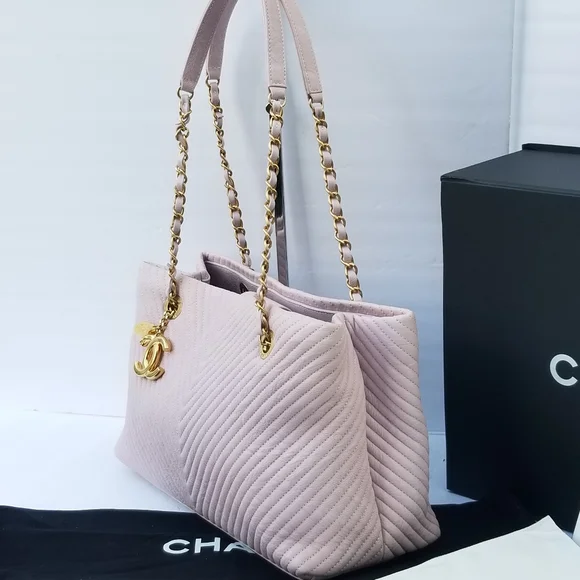 Extra pics for CHANEL Gorgeous blush Pink CC Logo V Stitch Chain Shoulder bag - Picture 9 of 16